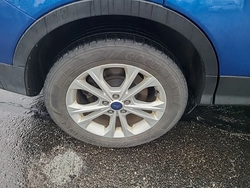 Used 2017 Blue Ford SE image 8