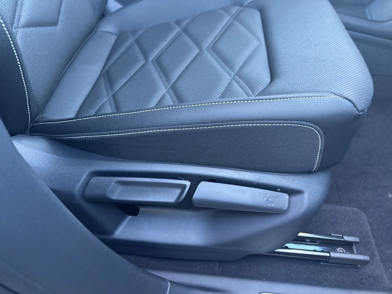 2026 Volkswagen Atlas SE w/Tech - Photo 41