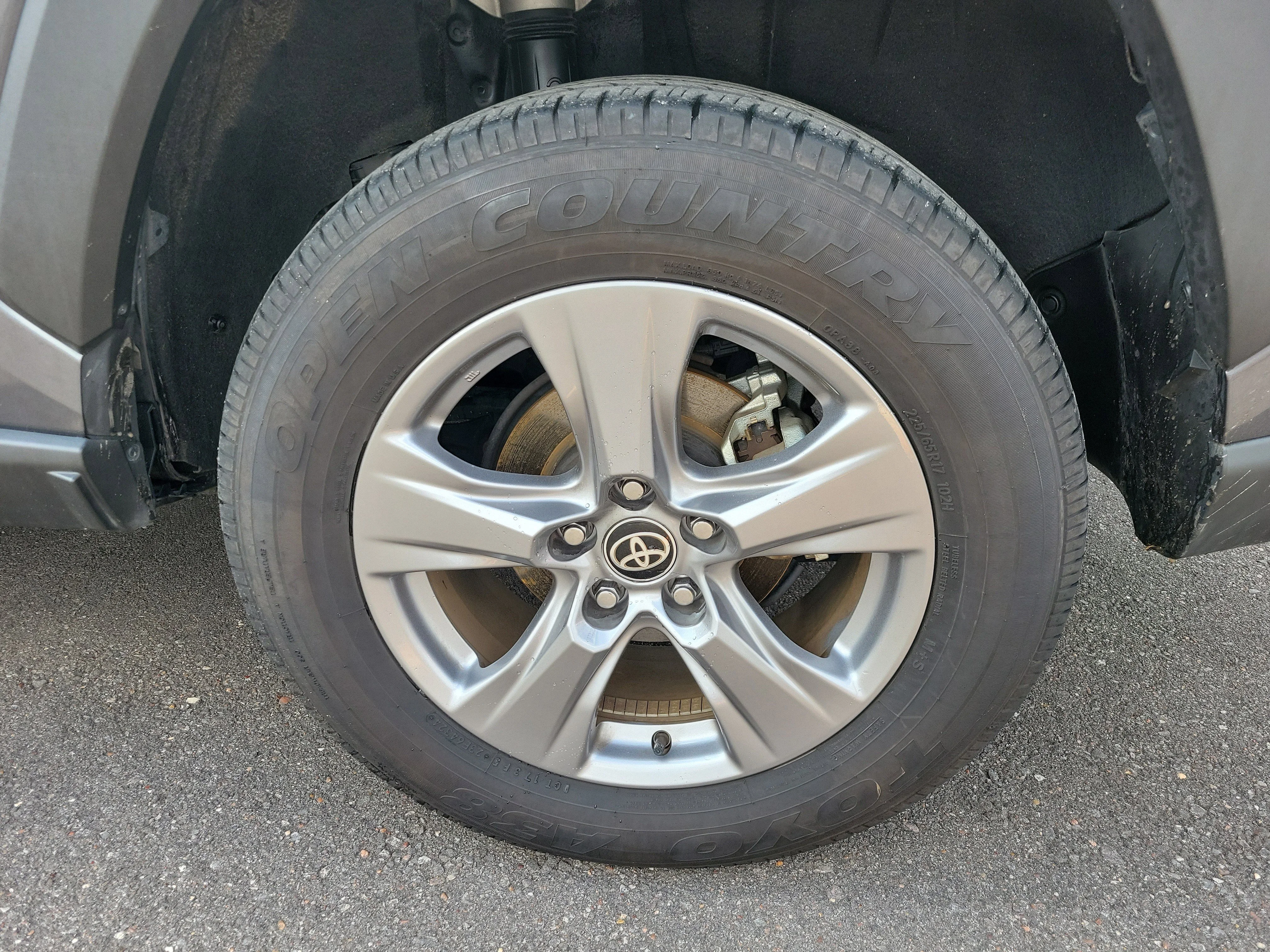 2025 Toyota RAV4 LE - Photo 26
