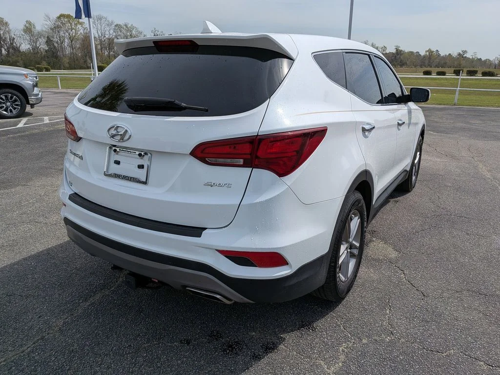Used 2017 White Hyundai 2.4 Base image 5