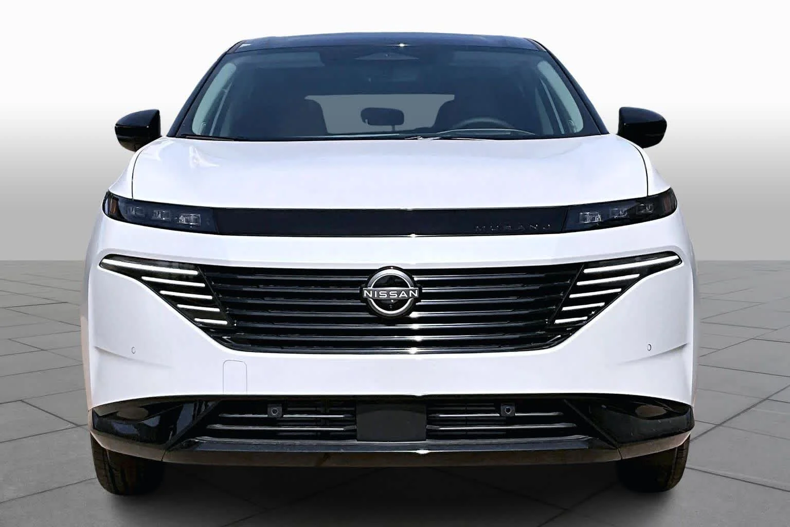 New 2026 Everest White Pearl TriCoat / Super Black Two-tone Nissan Platinum image 3