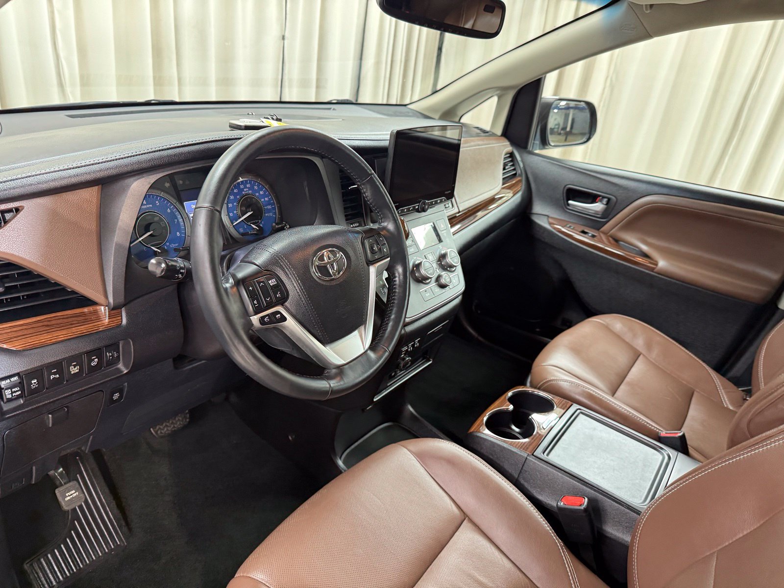 Used 2017 Black Toyota Limited Premium image 24