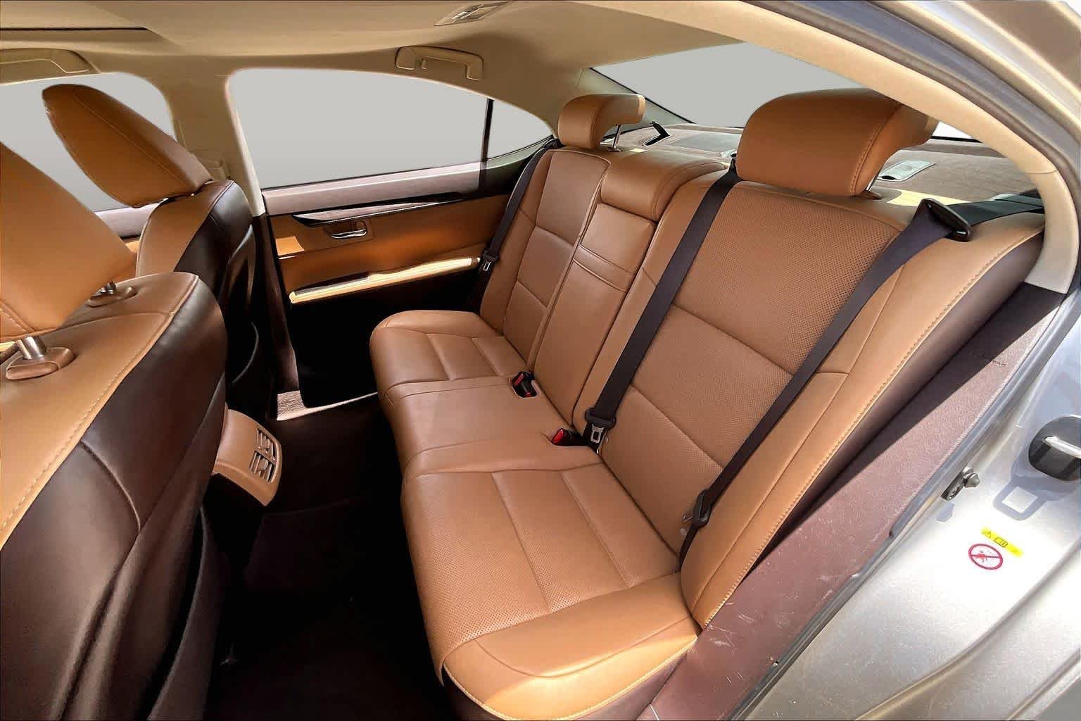 Used 2016 Atomic Silver Lexus  image 18