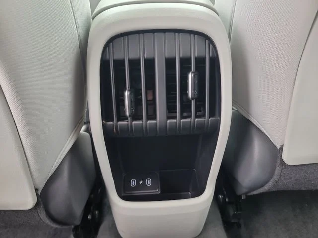 Used 2025 White Hyundai SEL image 15