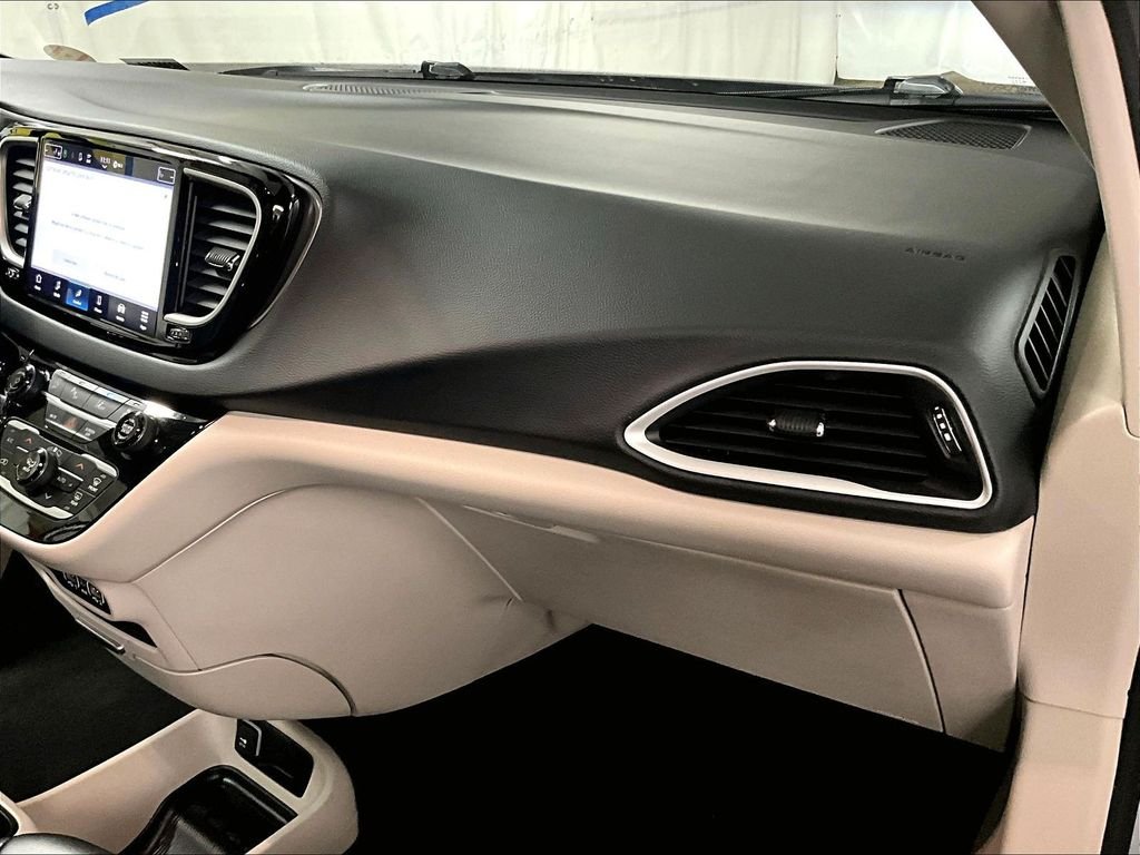Used 2023 Silver Chrysler Touring L image 13