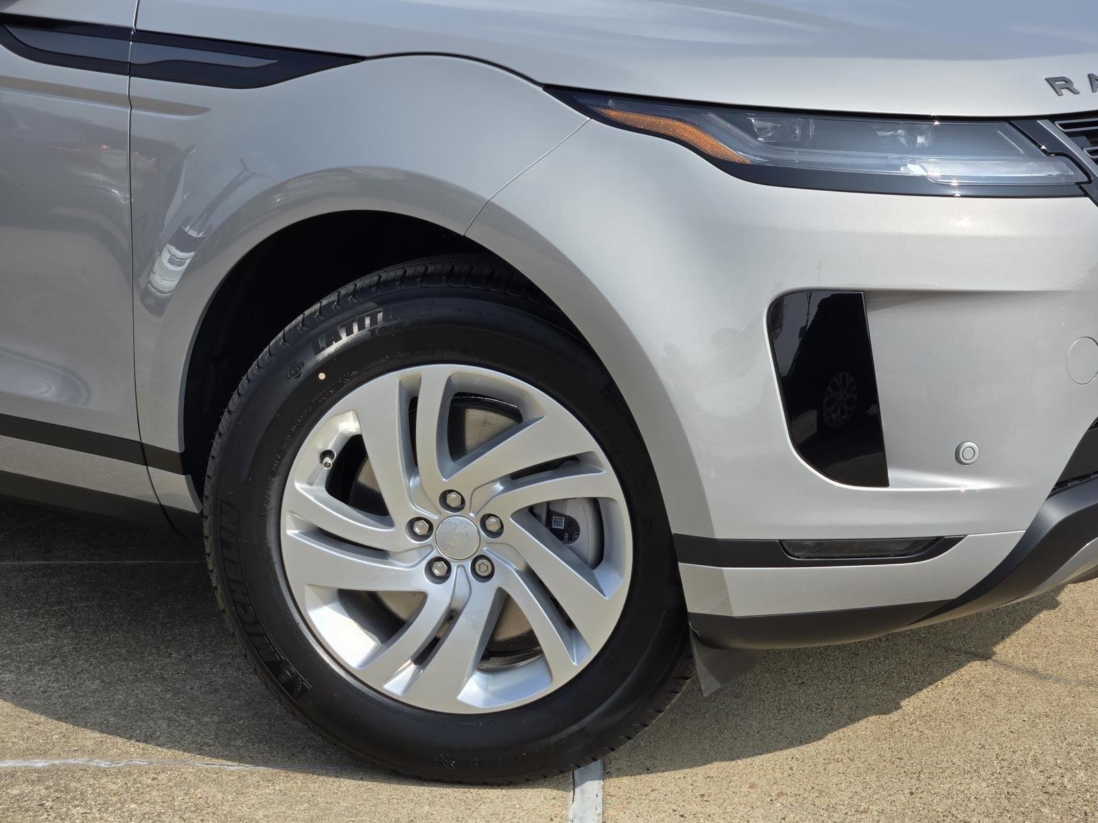 New 2026 Seoul Pearl Silver Land Rover Core S image 7