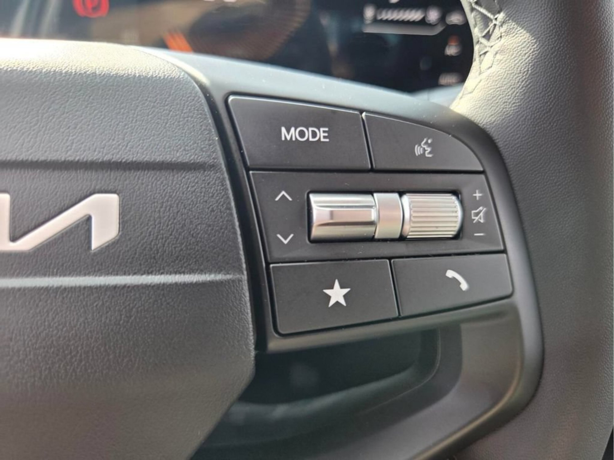 New 2026 Snow White Pearl Kia EX image 25