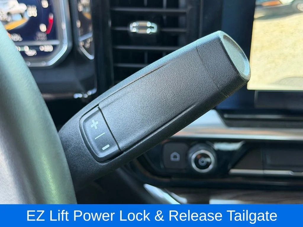 Used 2025 White Chevrolet LT image 33