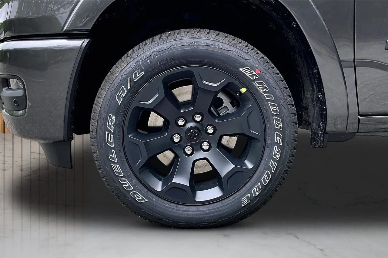 New 2026 Granite Crystal Metallic Clear-Coat Exterior Paint RAM Big Horn/Lone Star image 31