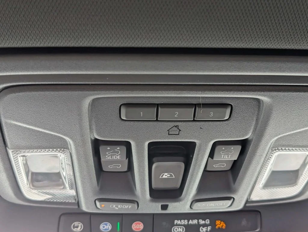 Used 2021 White Chevrolet High Country image 27