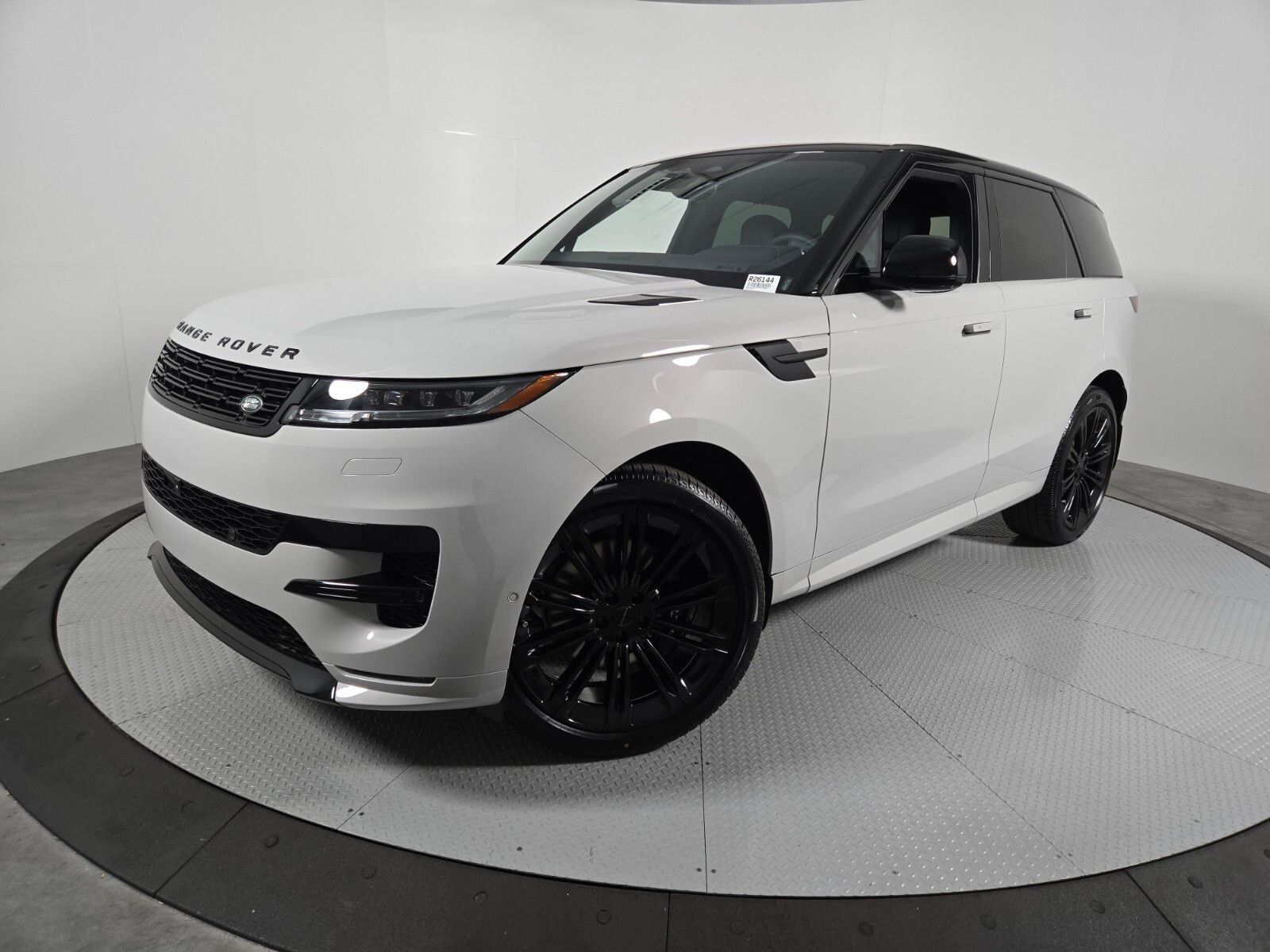 New 2026 Borasco Grey Land Rover Dynamic SE image 1