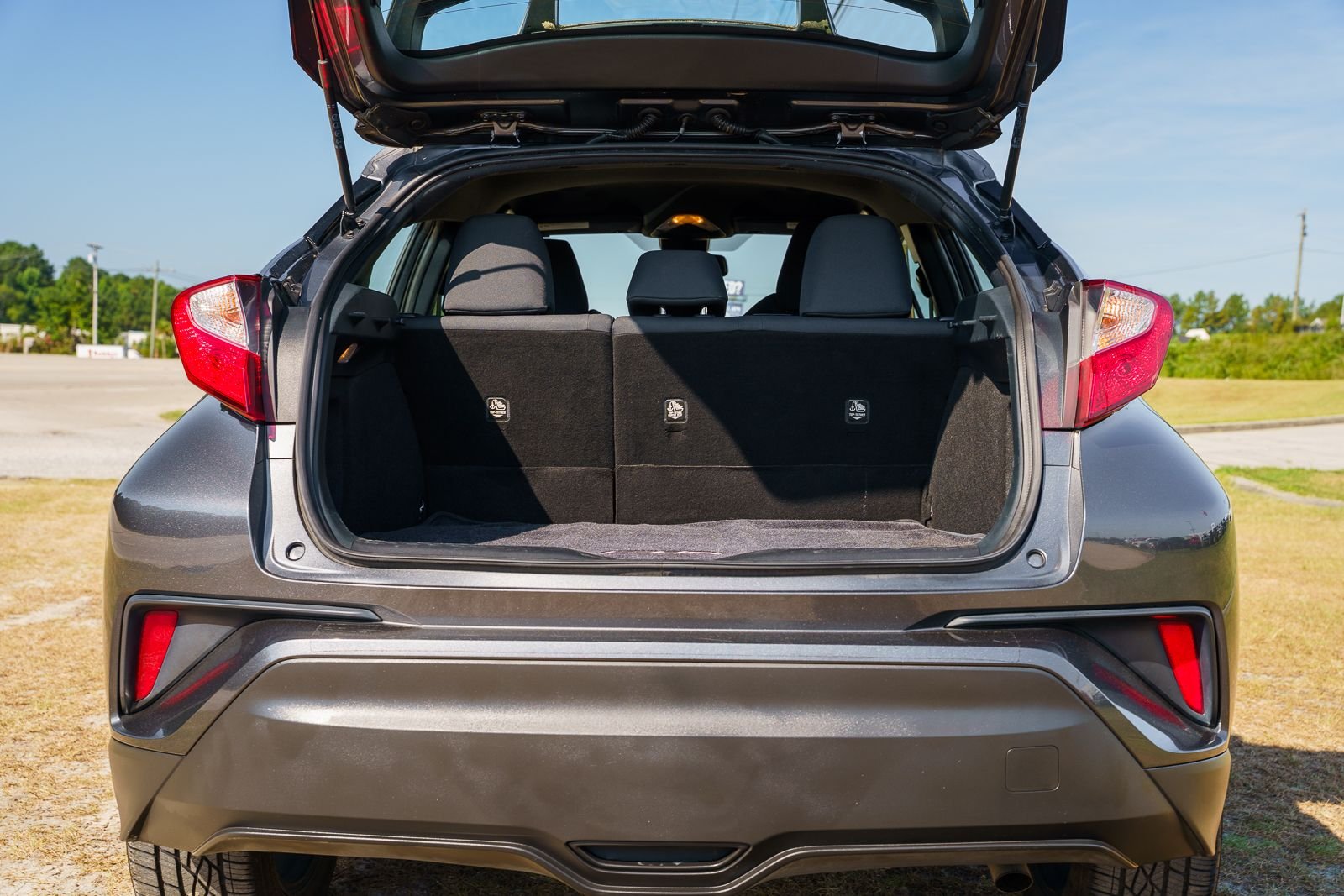Used 2018 Gray Toyota XLE image 17