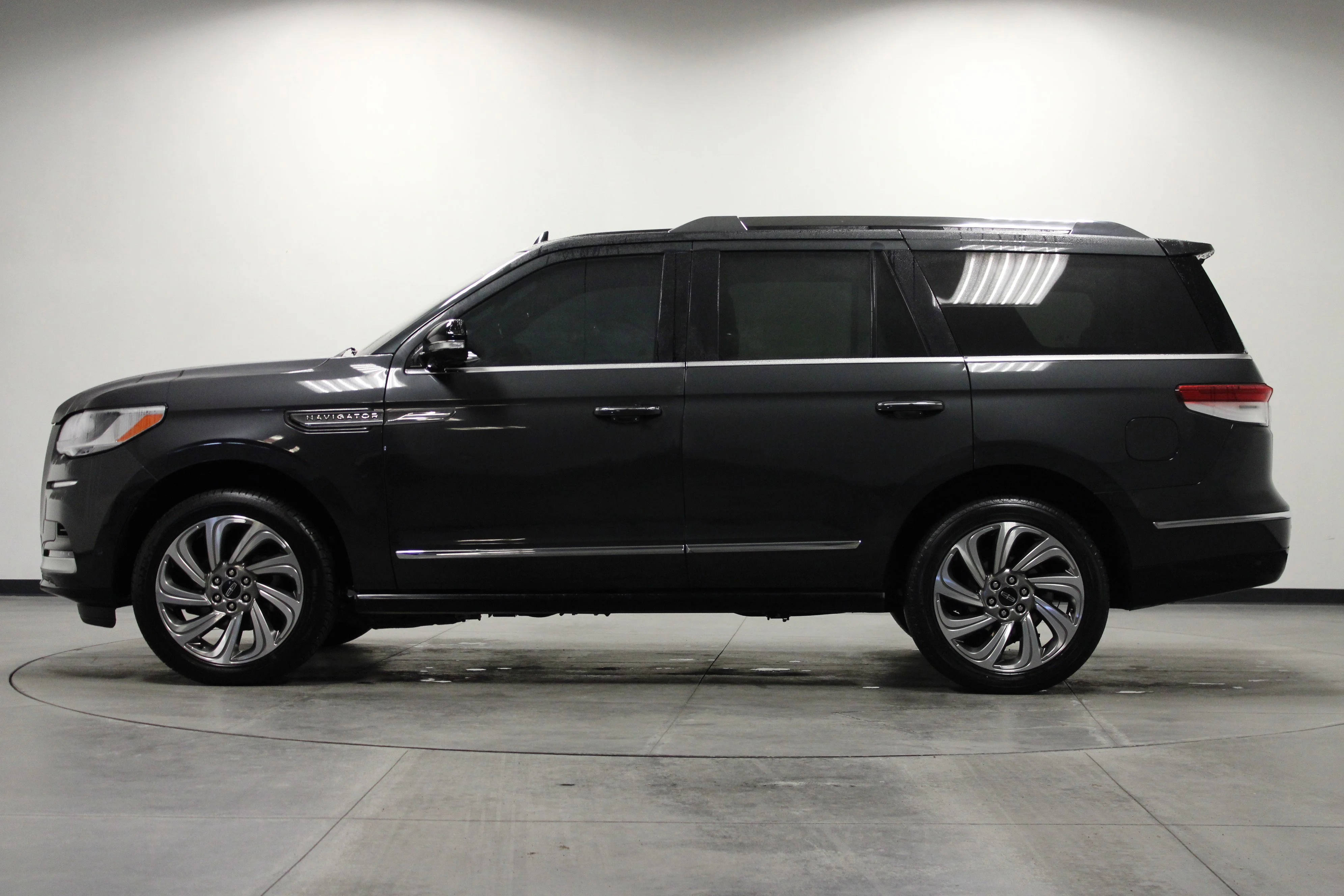 Used 2023 Starlight Gray Premium Colorant Lincoln Reserve image 7