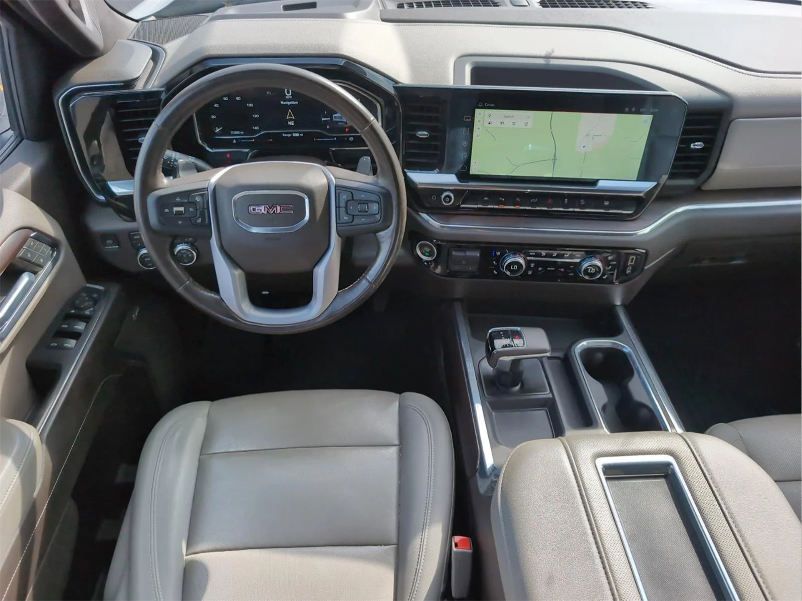 Used 2022 White Frost Tricoat GMC SLT image 31