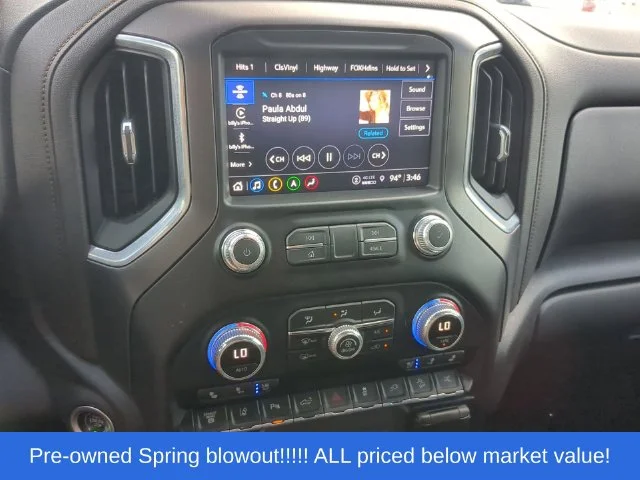 Used 2022 White GMC AT4 image 31