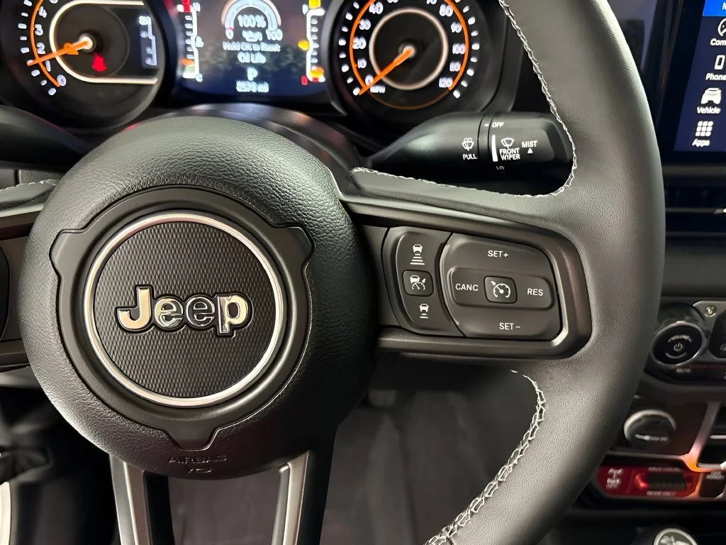 Used 2025 White Jeep Mojave 4x4 image 32