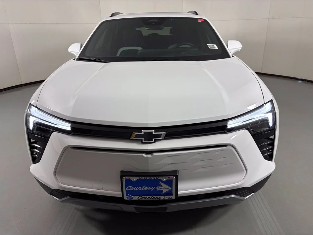 Used 2025 White Chevrolet LT image 3