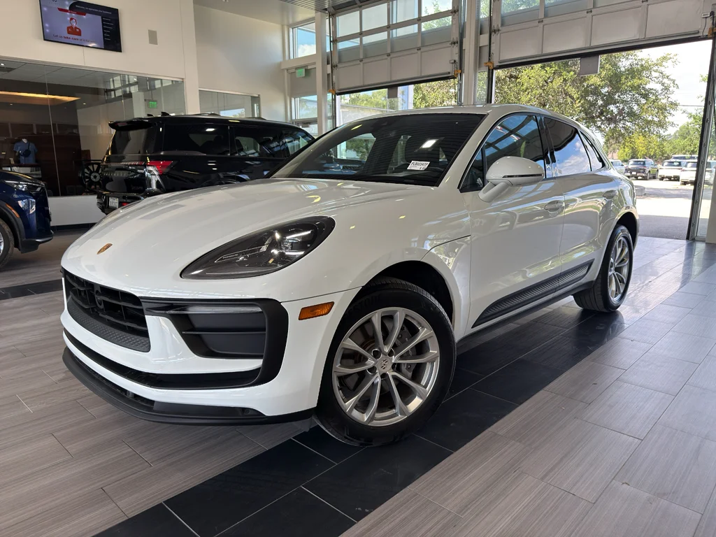 2023 Porsche Macan -'s photo