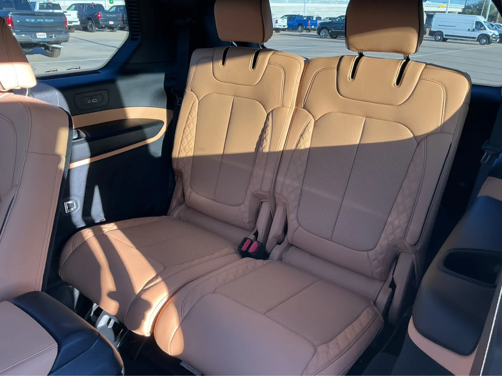 New 2025 Silver Zynith Exterior Paint Jeep Summit Reserve image 18