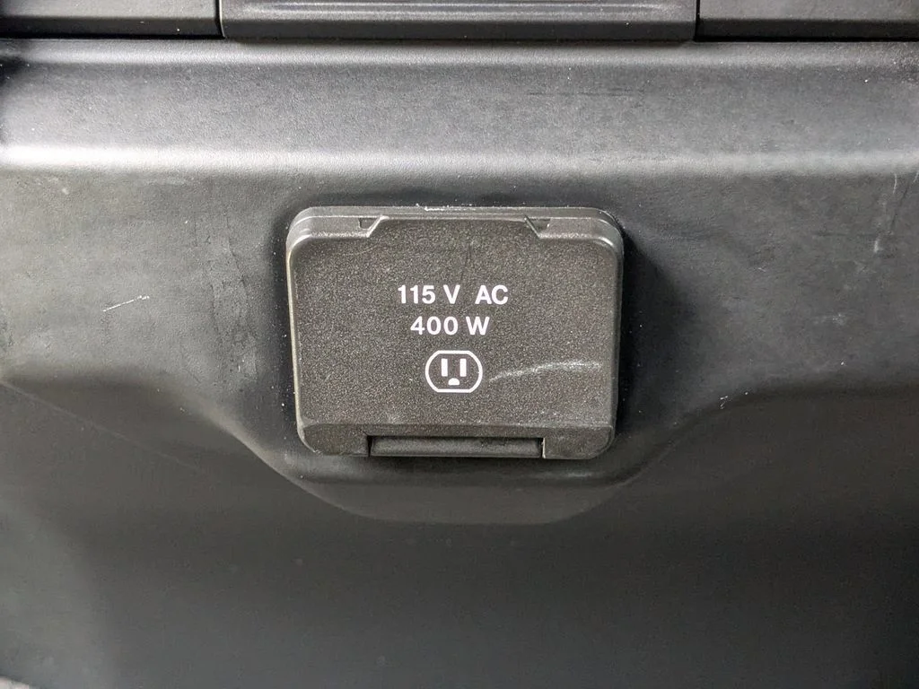 Used 2024 Silver Ram Laramie image 14