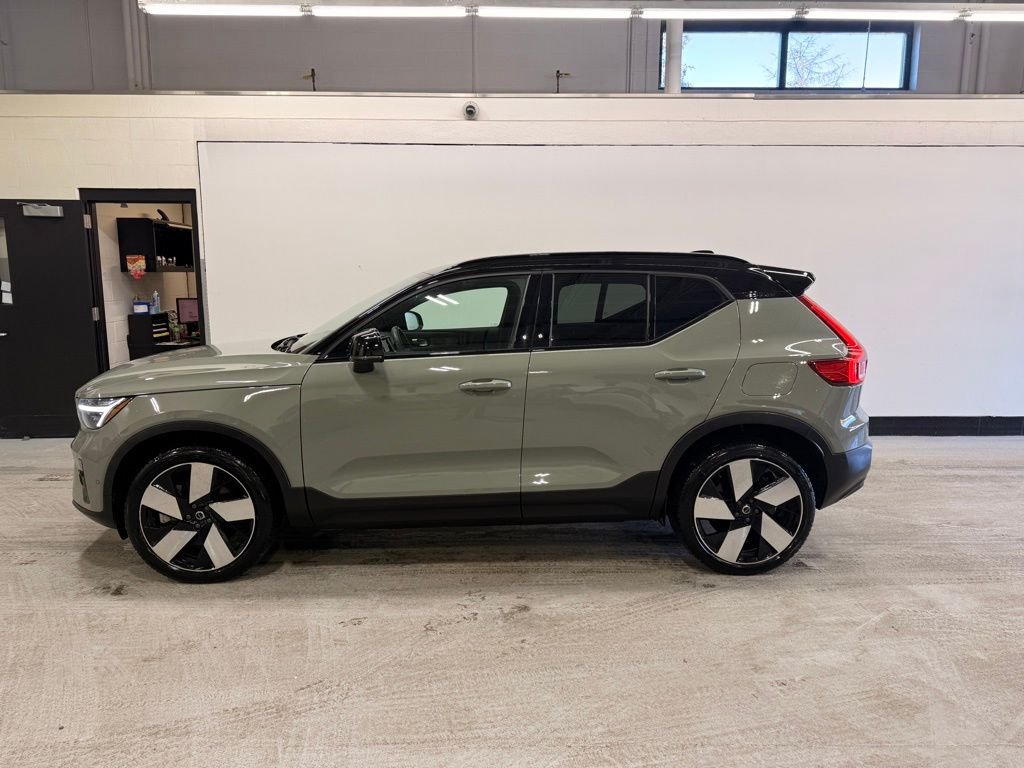 Used 2023 Volvo XC40 Ultimate with VIN YV4ED3UM5P2014125 for sale in Golden Valley, Minnesota