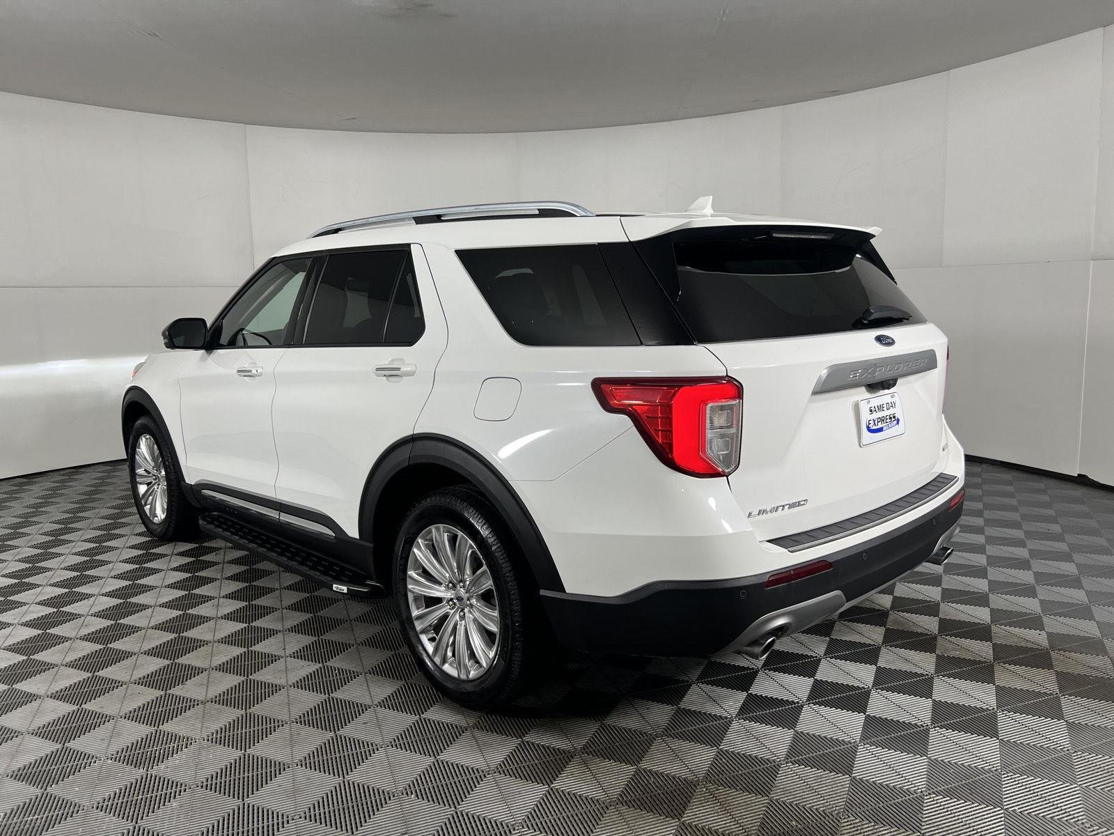 Used 2020 Star White Metallic Tri-Coat Ford Limited image 6