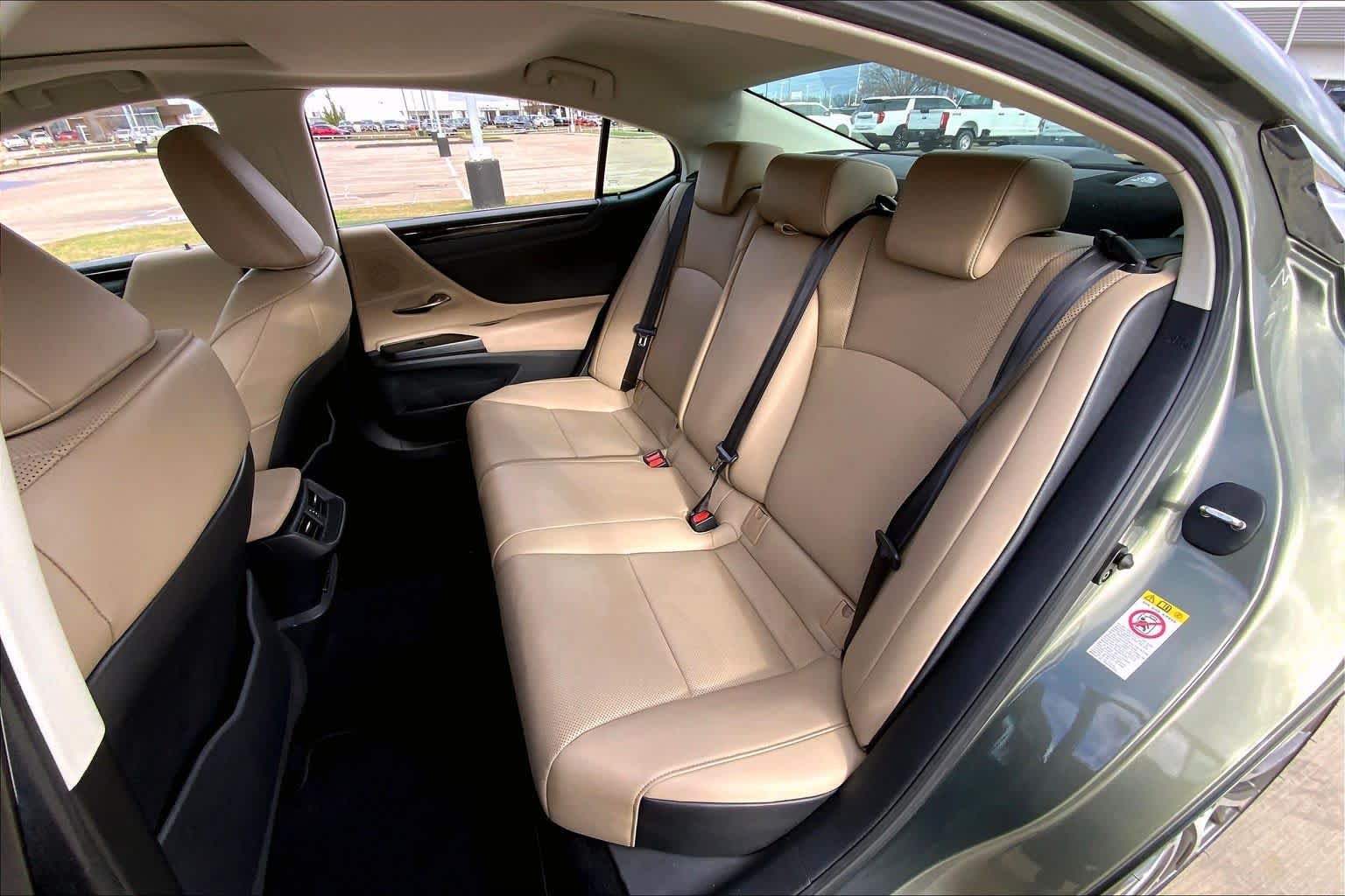 Used 2019 Sunlit Green Lexus  image 20