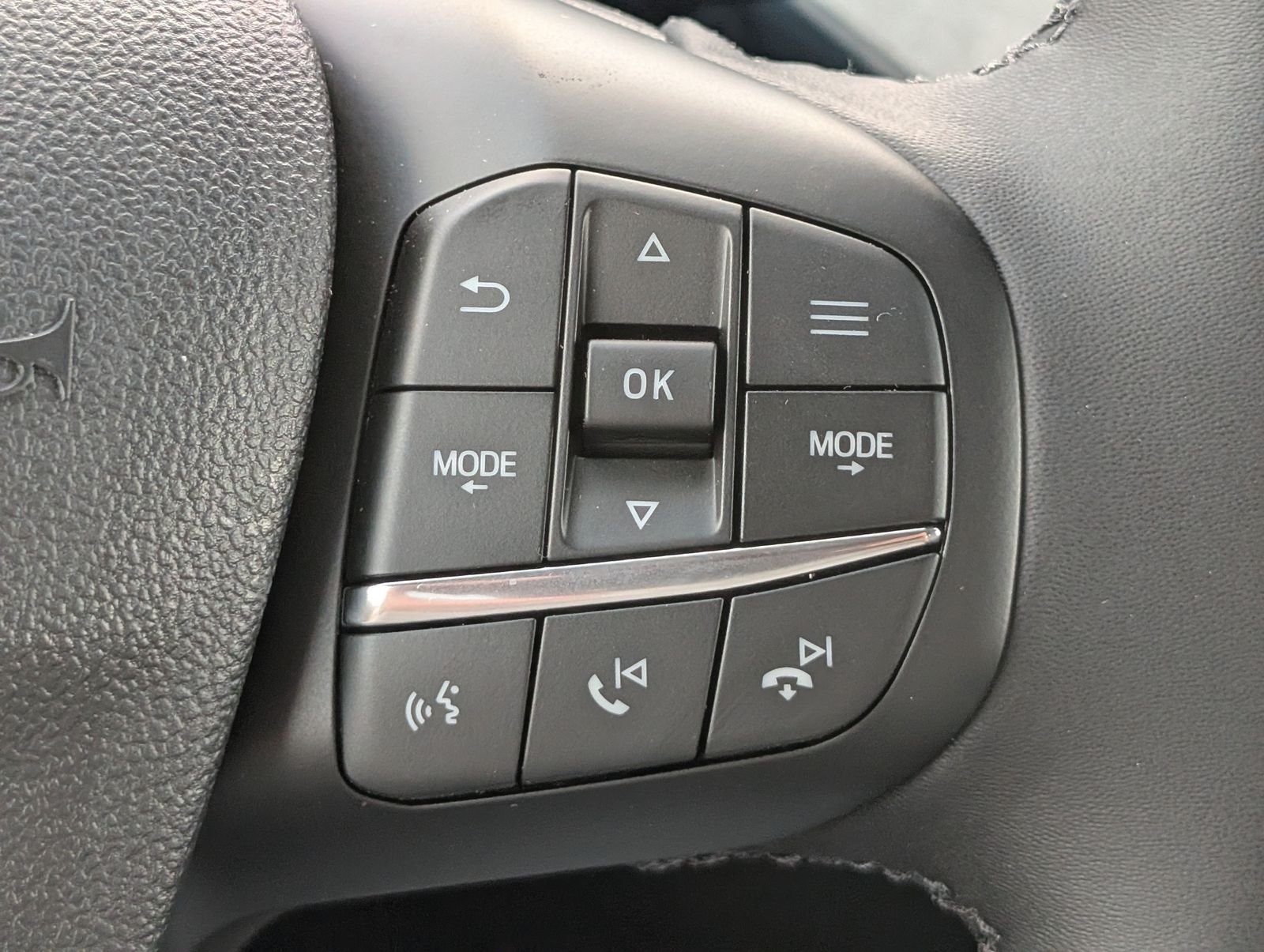 New 2026 Space White Metallic Ford XLT image 24