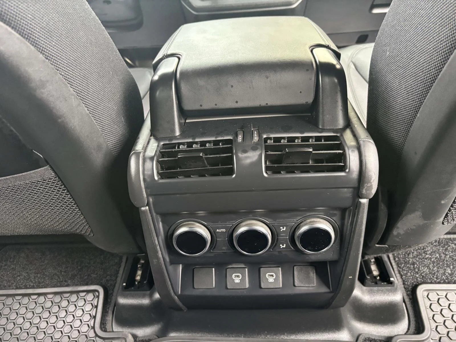 Used 2025 Gray Land Rover V8 image 19