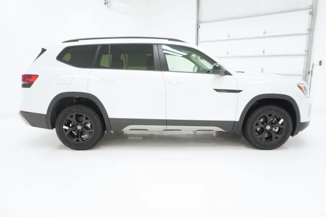 New 2026 Opal White Pearl Volkswagen 2.0T Peak Edition image 4