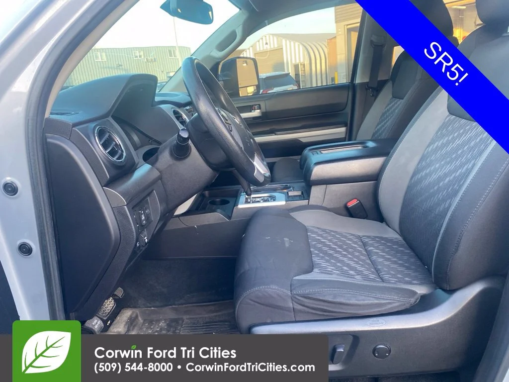 Used 2020 Cement Toyota SR5 image 6
