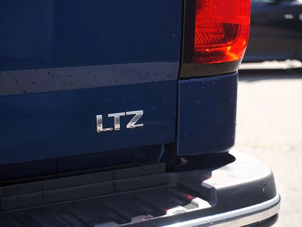 Used 2015 DEEP OCEAN BLUE METALLIC Chevrolet LTZ image 12