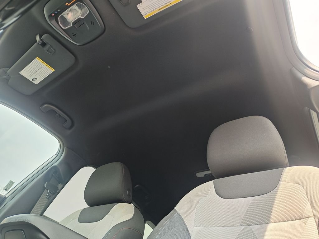 Used 2025 White Chevrolet 1RS image 24