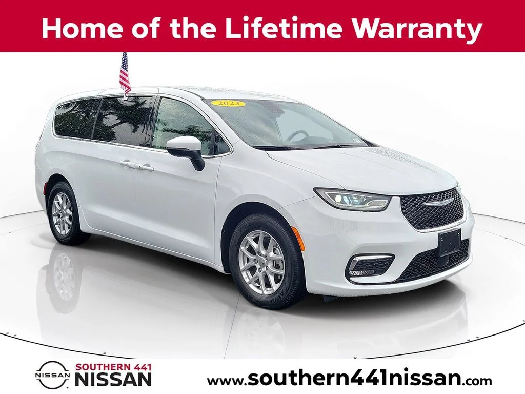 Used 2023 White Chrysler Touring L image 1
