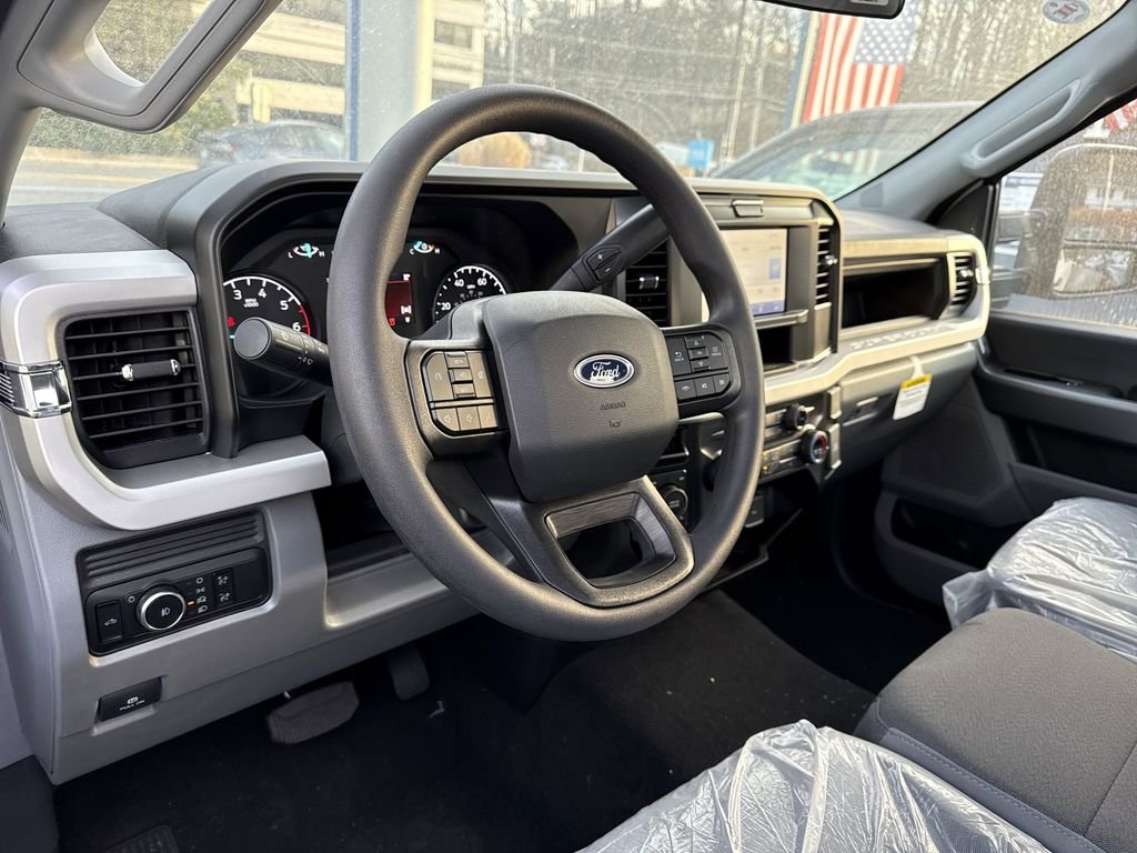 New 2025 Oxford White Ford F-350® XL image 9