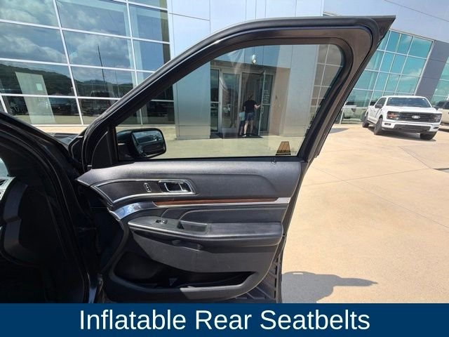Used 2017  Ford Limited image 23