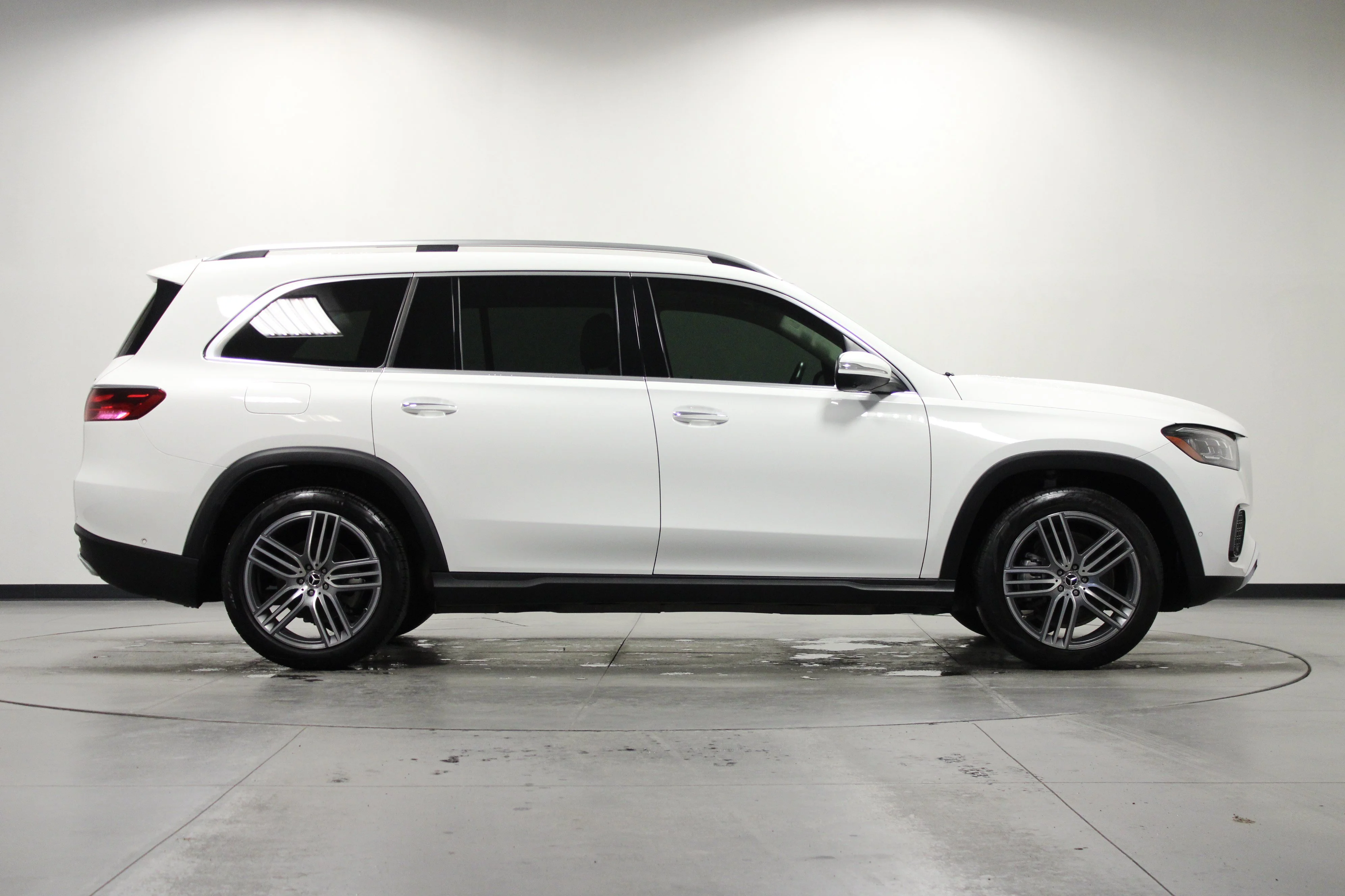 Used 2024 Polar White Mercedes-Benz GLS 450 image 3