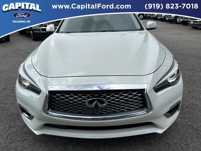 Used 2023 White INFINITI LUXE image 10