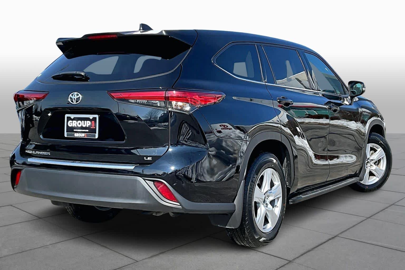 Used 2022 Midnight Black Metallic Toyota LE image 11