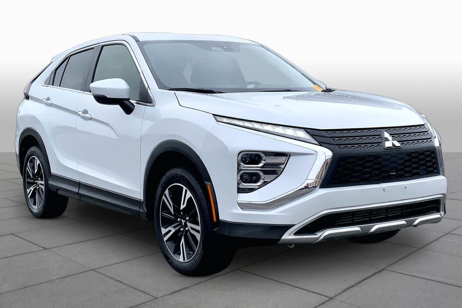 Used 2024 White Diamond Mitsubishi SE image 3