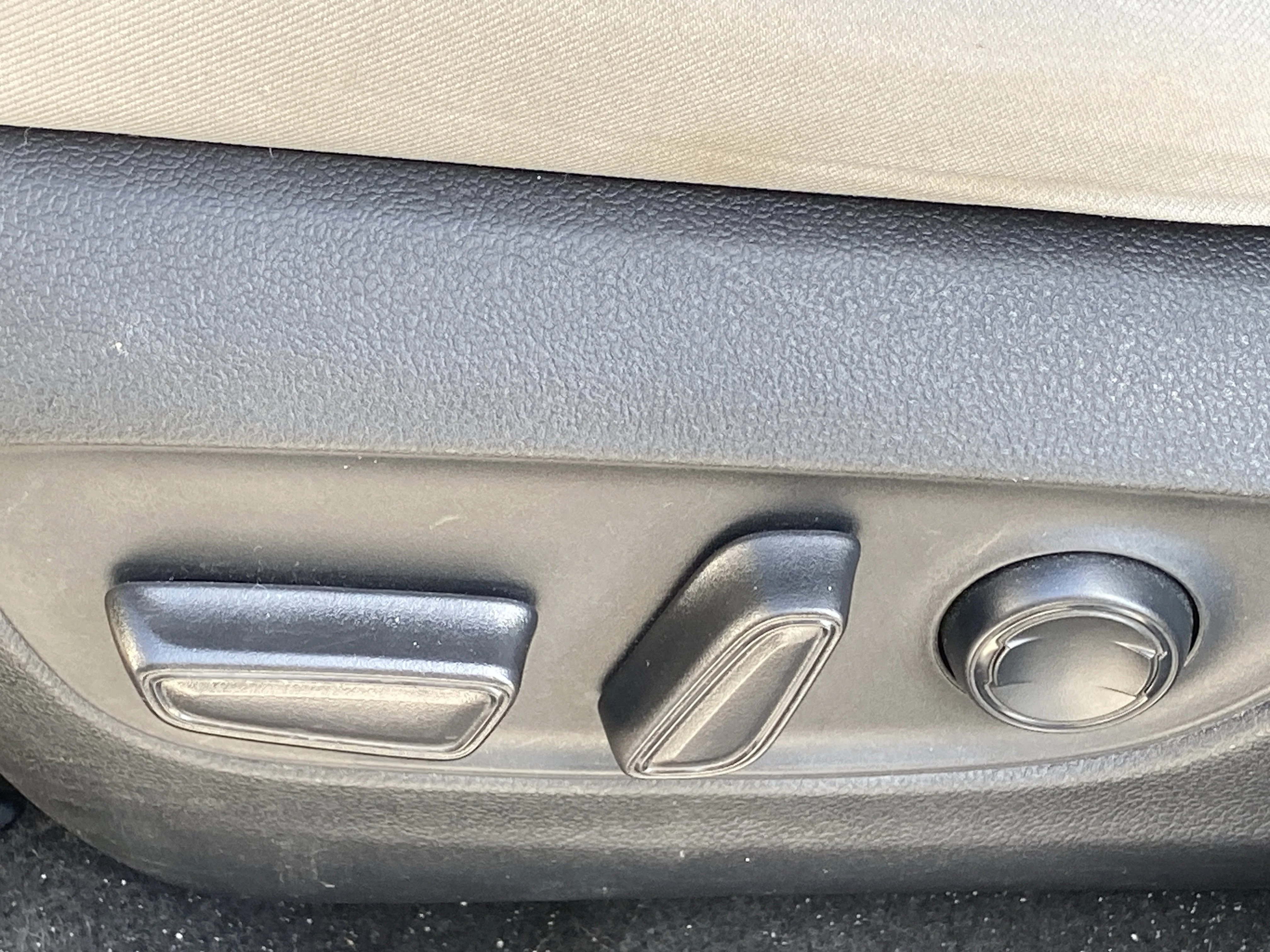 Used 2021 Silver Toyota XLE image 14