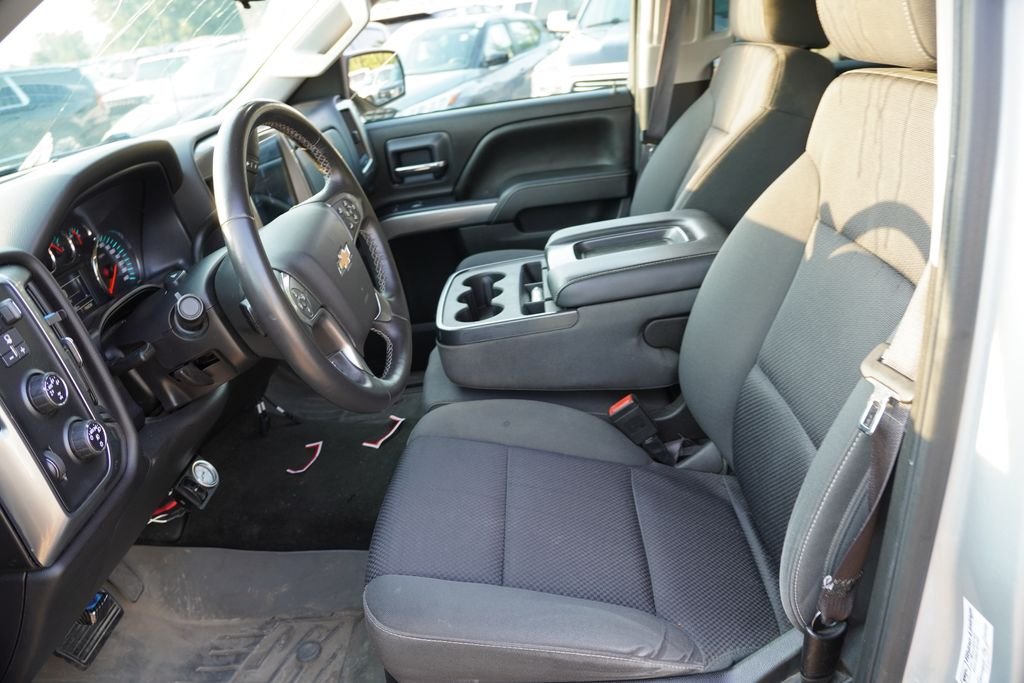 Used 2015 Silver Ice Metallic Chevrolet LT image 4