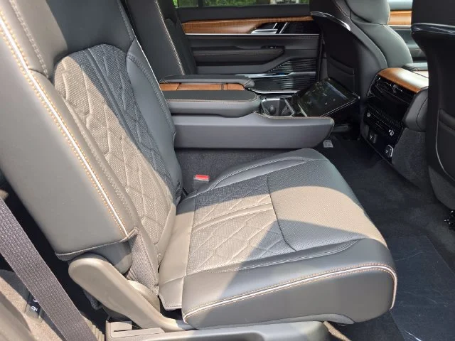 New 2026 Silver Zynith Jeep Summit Reserve image 38