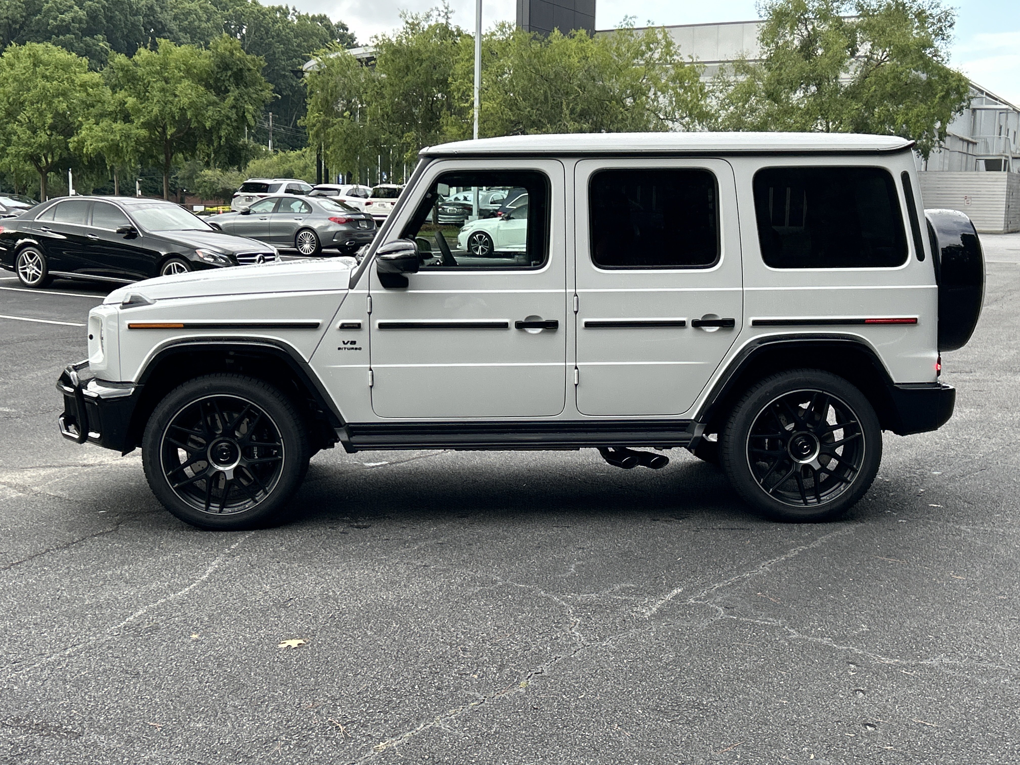 New 2027 MANUFAKTUR Moonlight White Metallic Mercedes-Benz AMG® G 63 SUV image 12