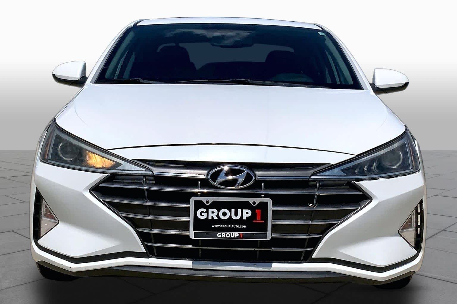 Used 2019 Quartz White Pearl Hyundai Value Edition image 4