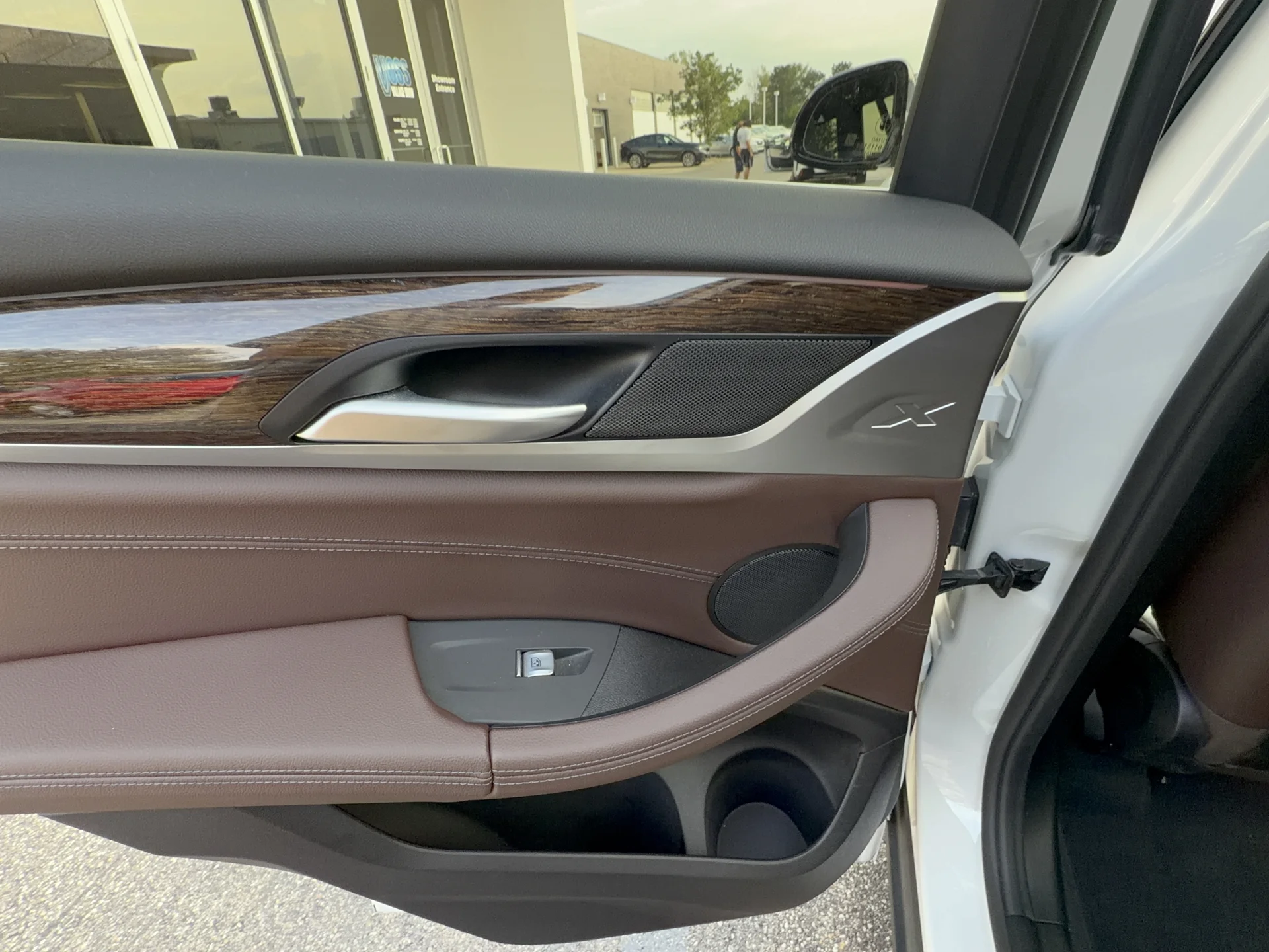 Used 2020 Mineral White Metallic BMW xDrive30i image 24