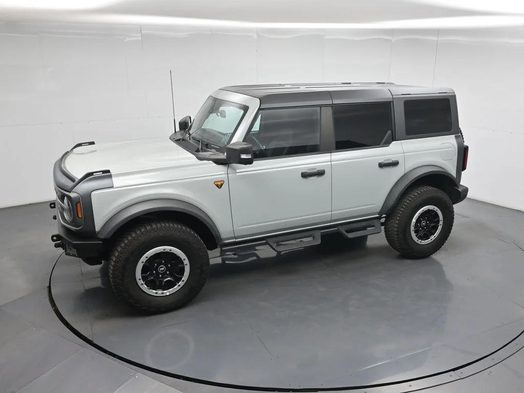 Used 2023 Gray Ford Badlands image 17