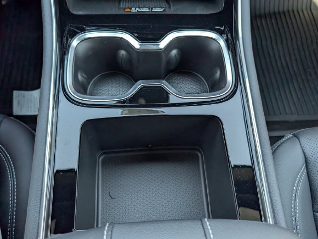2027 Chevrolet Traverse LT - Photo 24