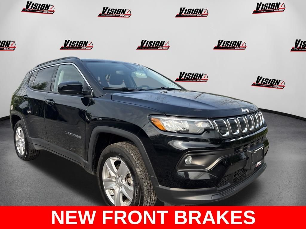Used 2022 Black Jeep Latitude image 3