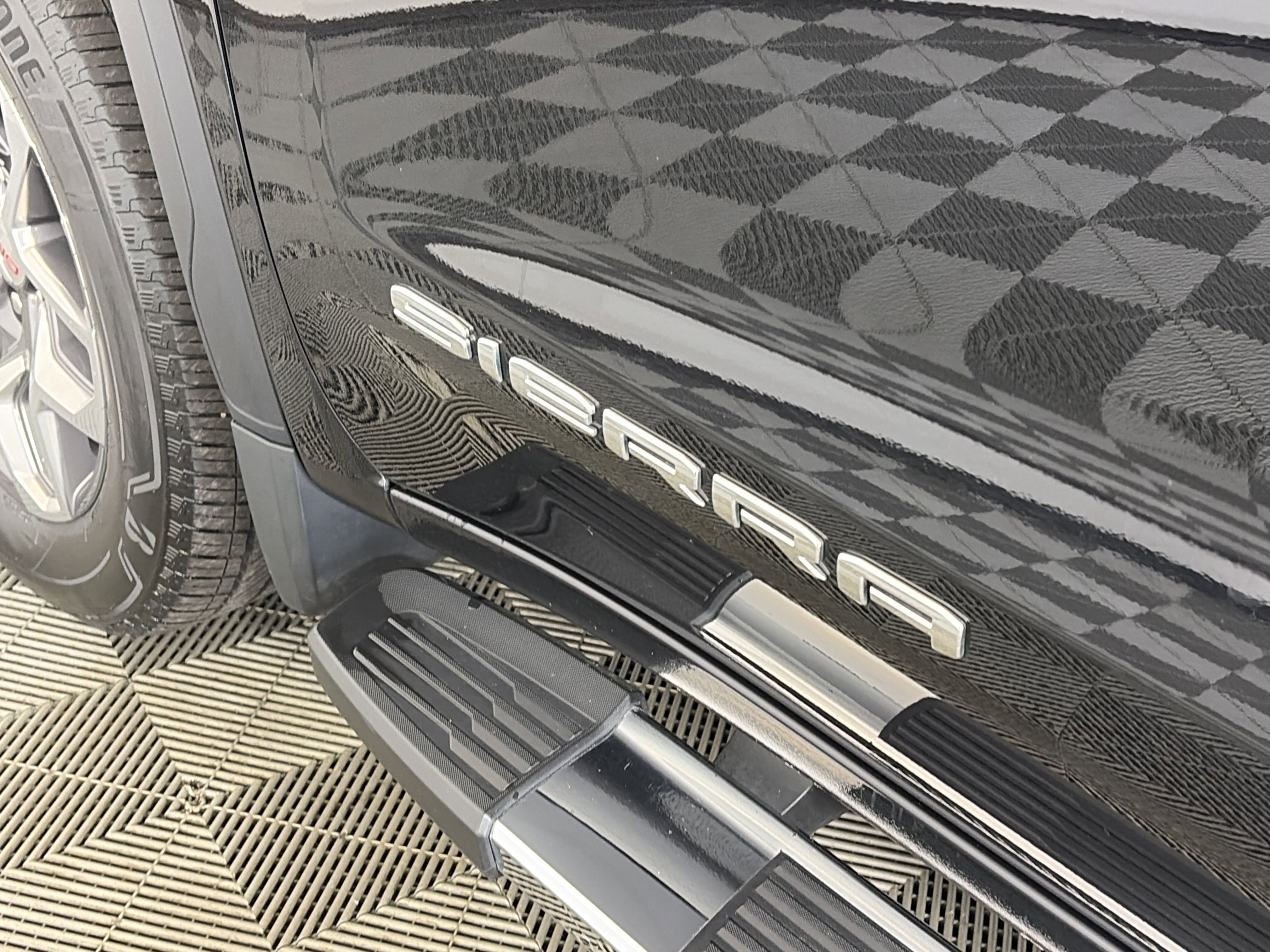 2024 GMC Sierra 1500 SLT - Photo 20